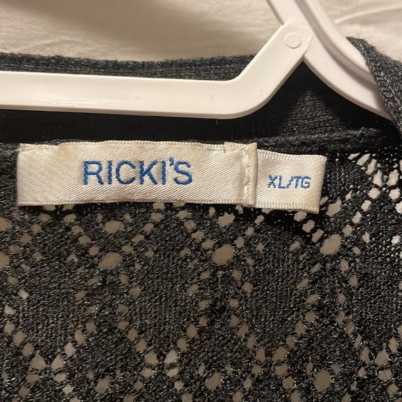 Quick and easy cover-up for all occasions - Picture 2 of 3